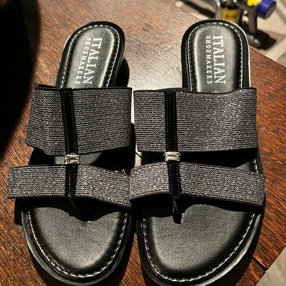 Italian Shoemakers Black and Silver Women's Sandals NWT Size 7